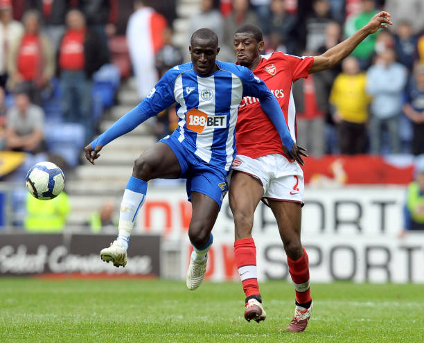 卫埃默松身 卫埃默松身