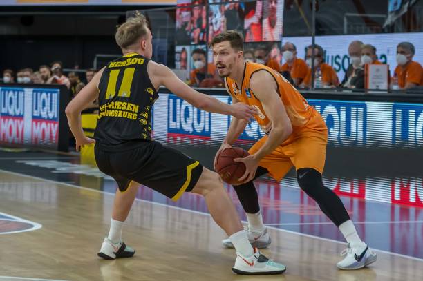 英超赛场的 英超赛场的